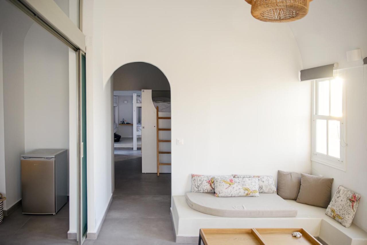 Central Hostel Oia Bagian luar foto