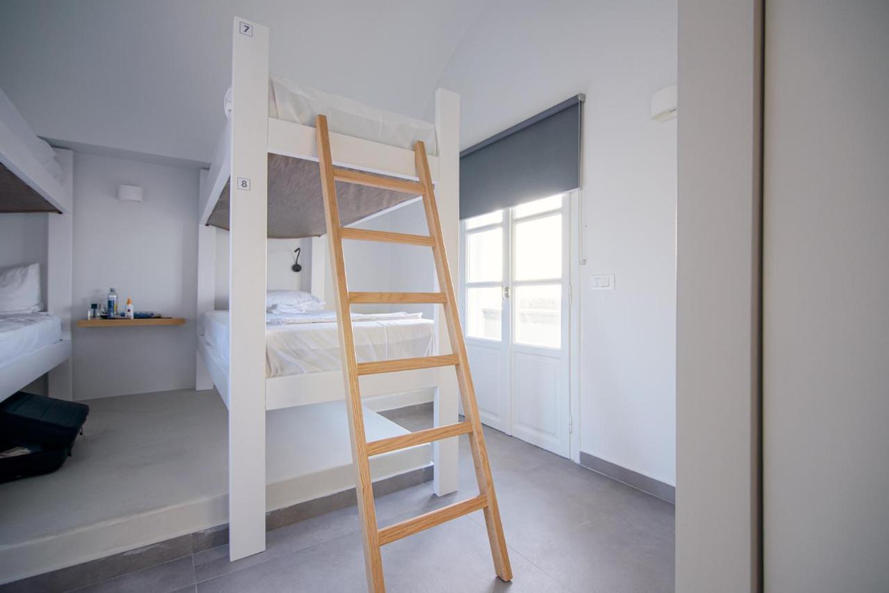 Central Hostel Oia Bagian luar foto